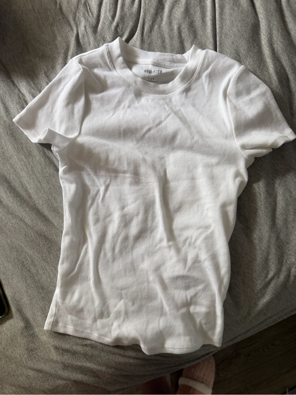 Hollister Women’s White Ribbed Short-Sleeve Baby Tee